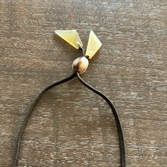 Long statement piece necklace. - Picture 3 of 3